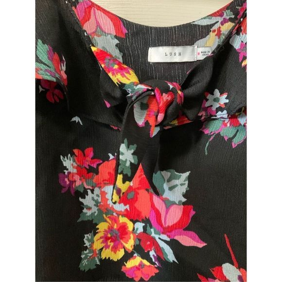 Lush Floral ☀️ Cold Shoulder Ruffle Flow Crop Top Blouse Size Medium - Picture 3 of 8